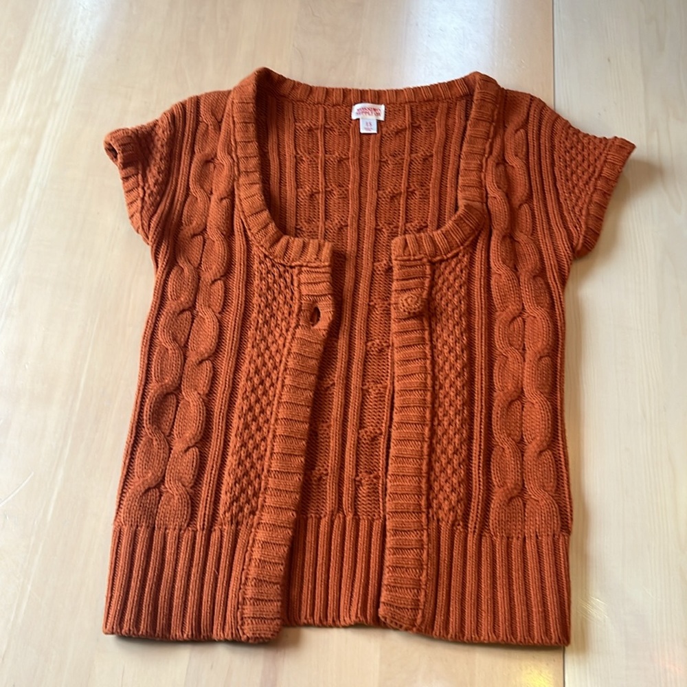 Mossimo rust vest with short sleeves size small